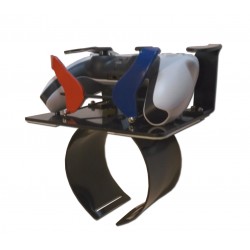 Manette de jeu vidéo adaptée pour une main clipsée sur un support se calant autour de la jambe pour jouer dans un canapé