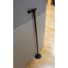 Cette canne adaptée antidérapante permet de bloquer les portes par exemple pour passer avec un rollator