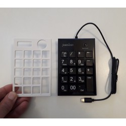 Installation d'un guide-doigt sur un Pavé numérique pour éviter d'appuyer deux touches à la fois