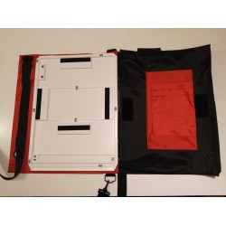 la tablette d'architecte est fixée au sac par velcros
