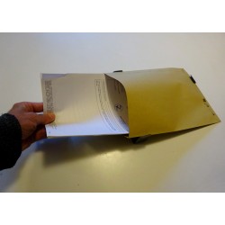 Comment remplir les enveloppes avec une seule main