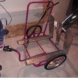 photo de la remorque de vélo avec le système de fixation par sangles installé