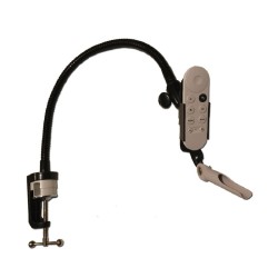 Ce support flexible permet de positionner une télécommande ainsi que la tige buccale pour l'actionner sans les mains
