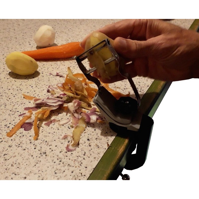 Éplucheur à légume handicap pour utilisation d'une seule main avec lame d'économe Castor en carbone.