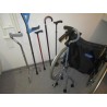 Porte canne ou béquille pour fauteuil roulant