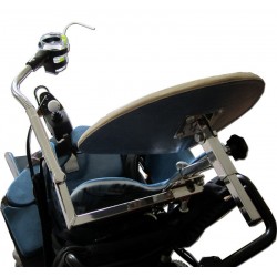 Fixation sur l'appuie-tête du fauteuil
